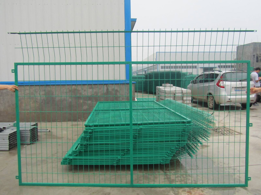 高速公路護(hù)欄